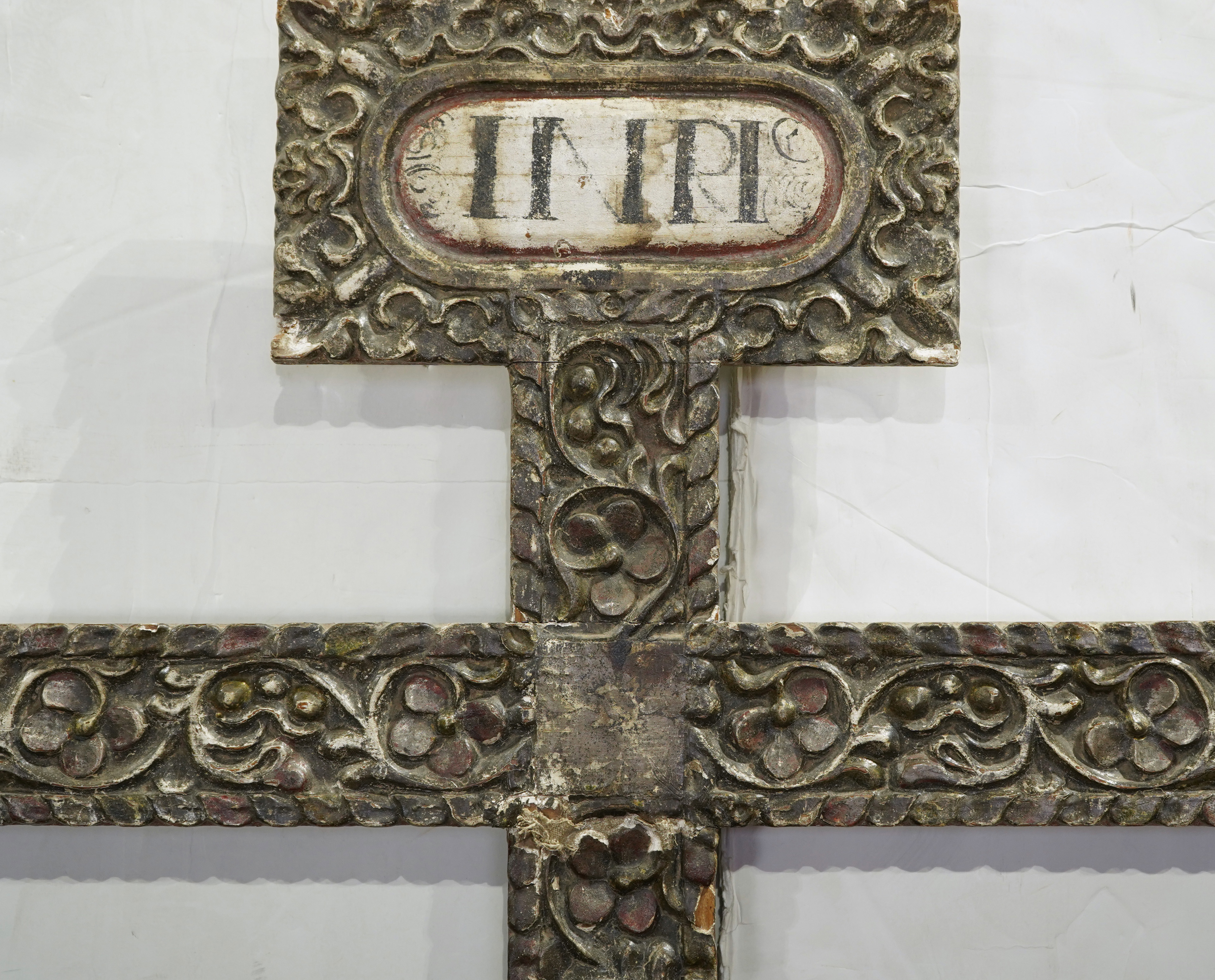 A large Spanish Colonial carved and paint decorated cross late 18th / early 19th century - Image 2 of 4