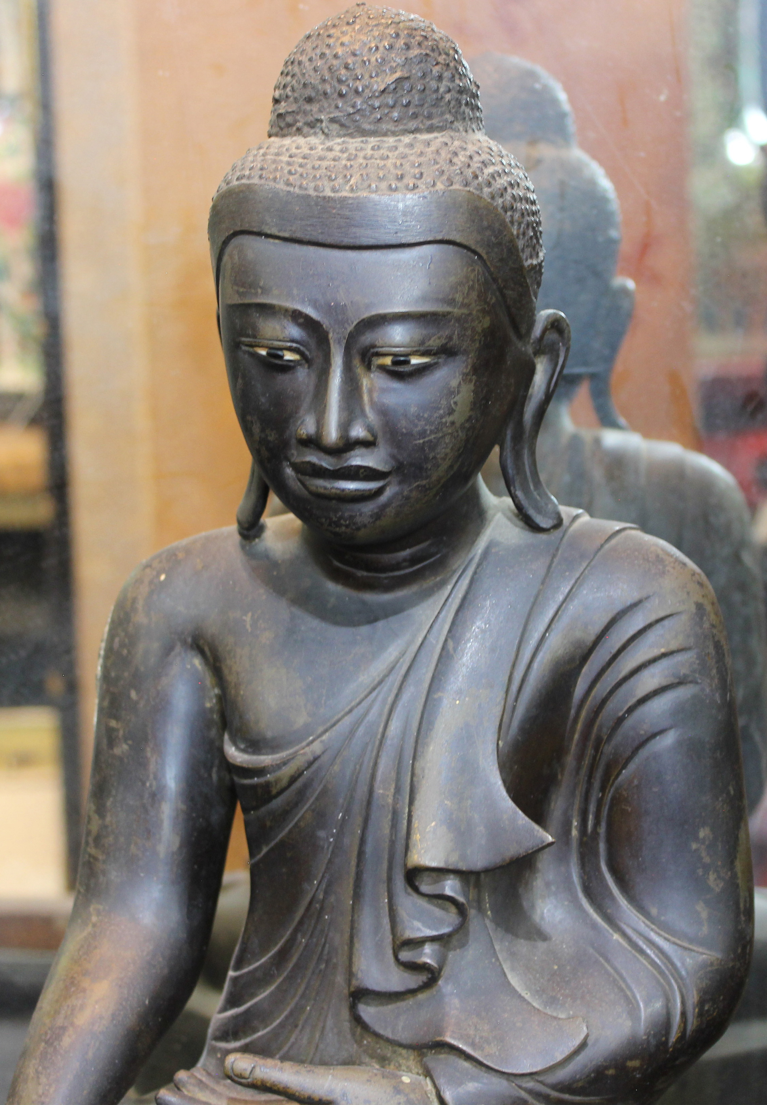 Large Thai seated bronze figure of Buddha with wood stand - Image 2 of 2