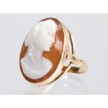 Shell cameo and 14k yellow gold ring