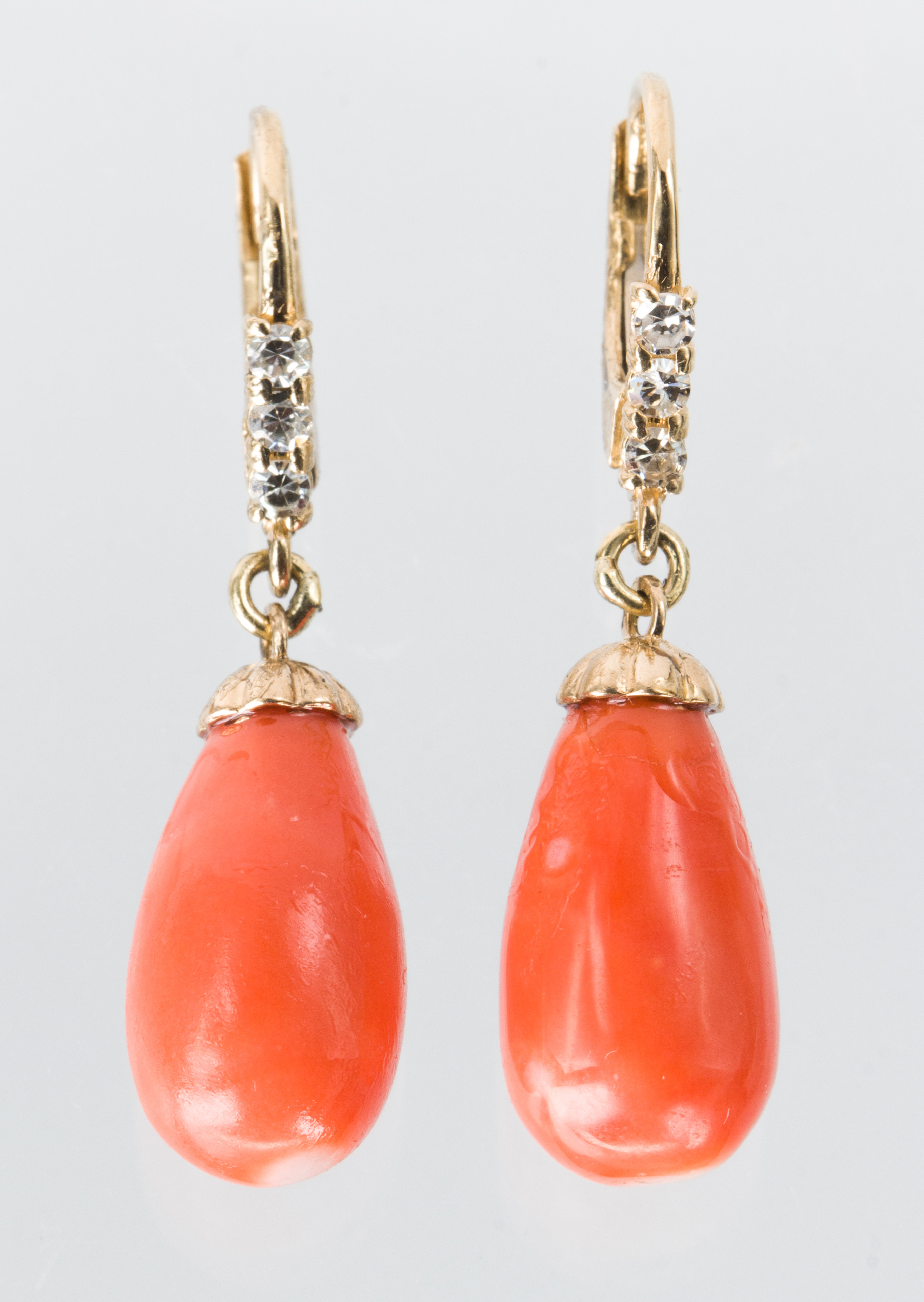 Coral, diamond, 14k yellow gold jewelry suite - Image 2 of 3