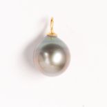 A Tahitian South Sea pearl and fourteen karat gold pendant