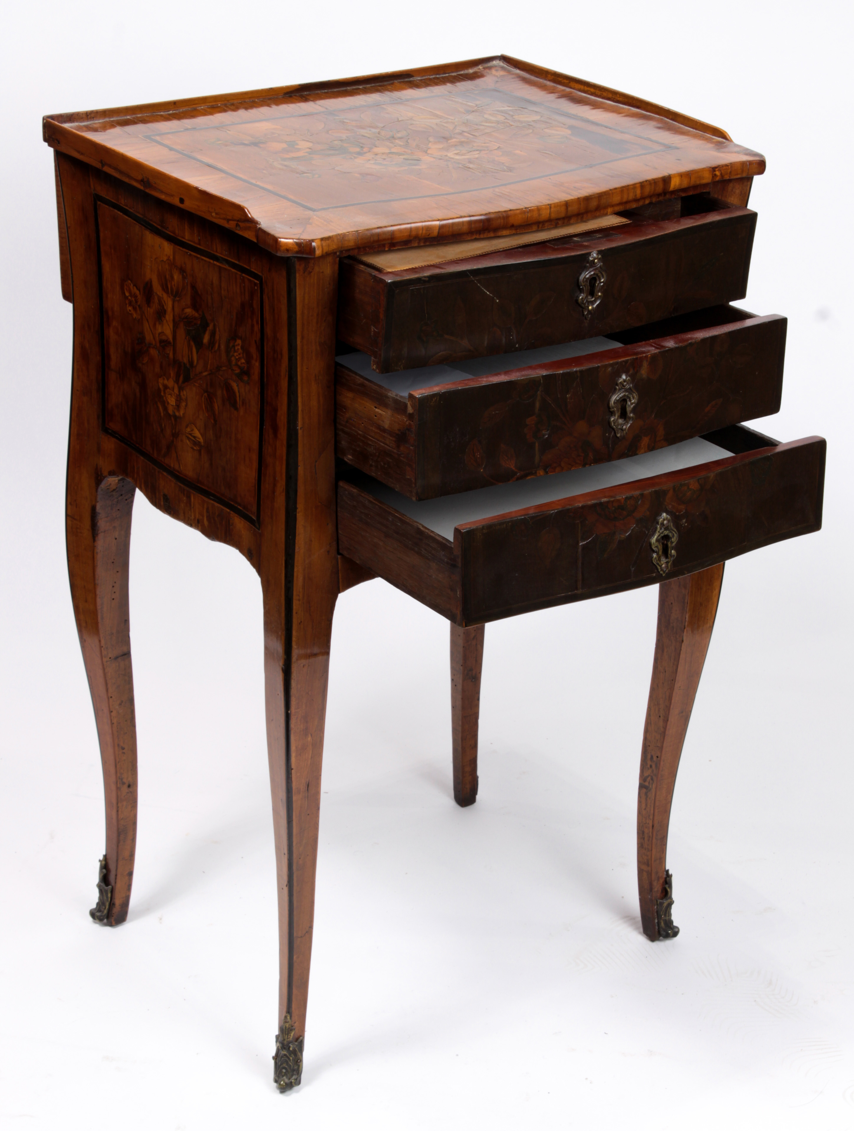 A French Provincial inlaid commode - Image 2 of 3