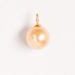 A South Sea pearl and fourteen karat gold pendant