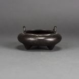 Chinese bronze tripod cener