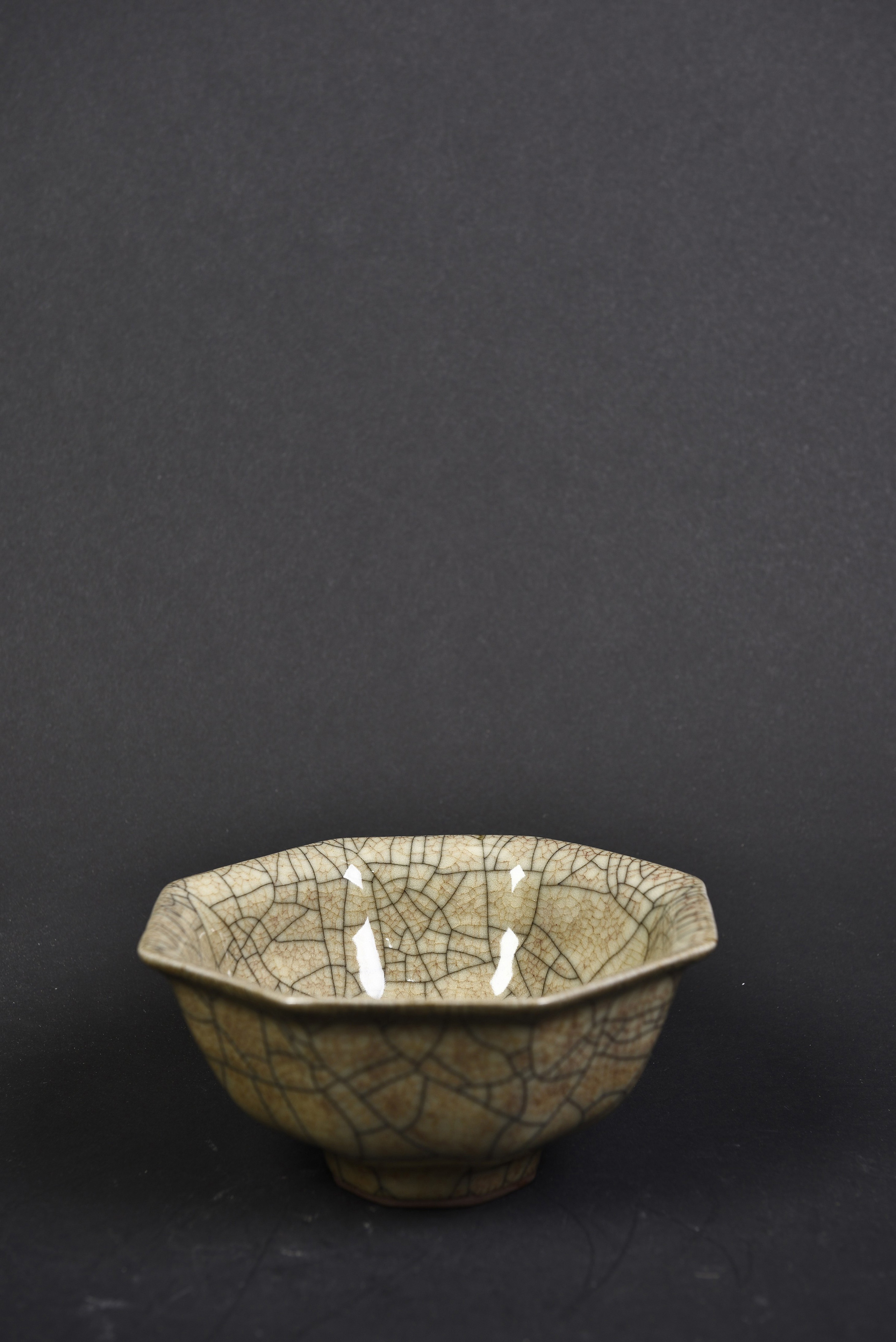 A Chinese Ge-type porcelain bowl