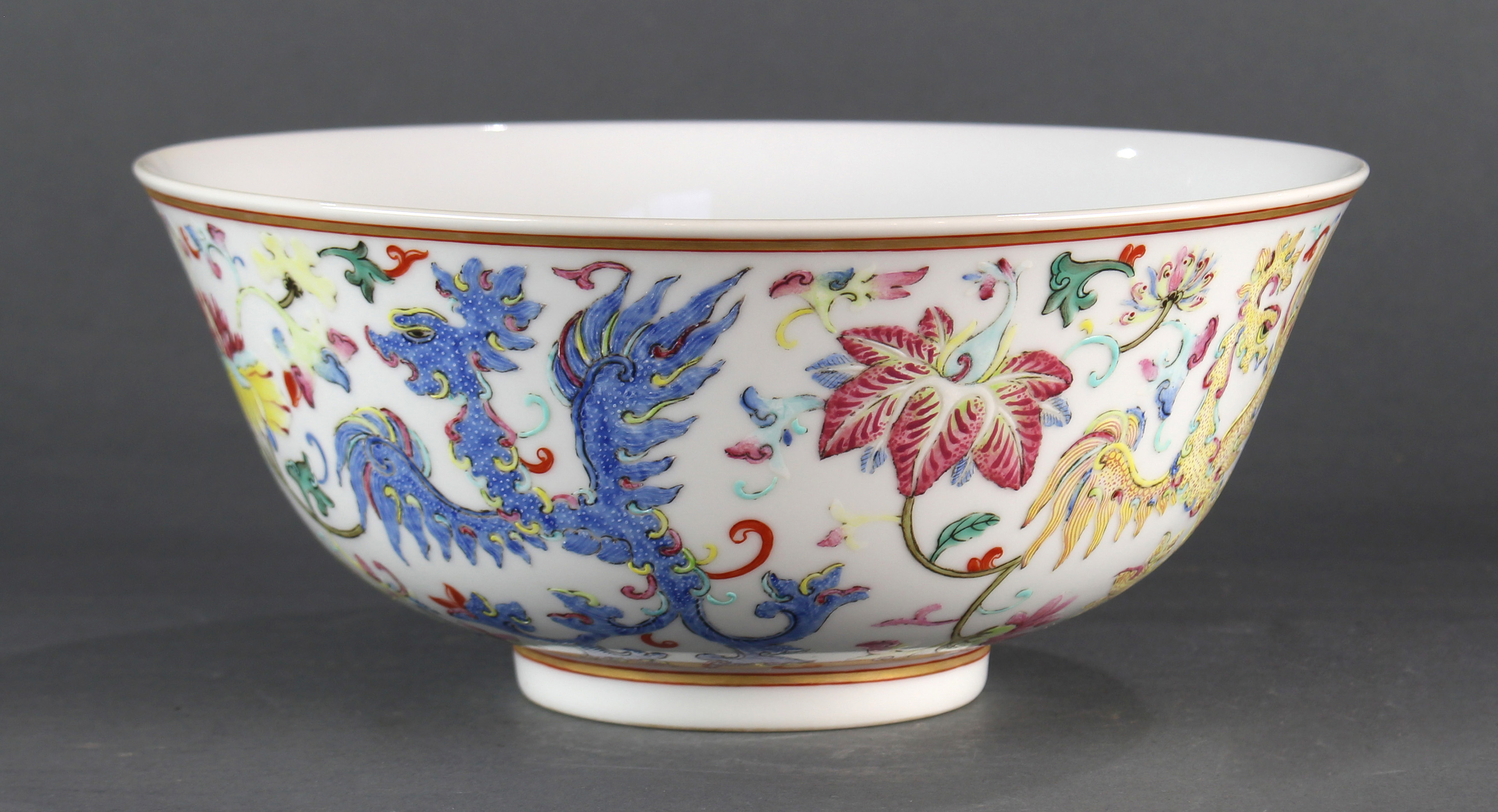 A famille rose 'phoenix' bowl - Image 2 of 4