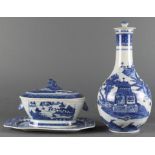 A (lot of 3) Chinese blue and white porcelains