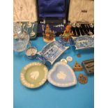 A quantity of collectable items to include 2 pearlware dishes