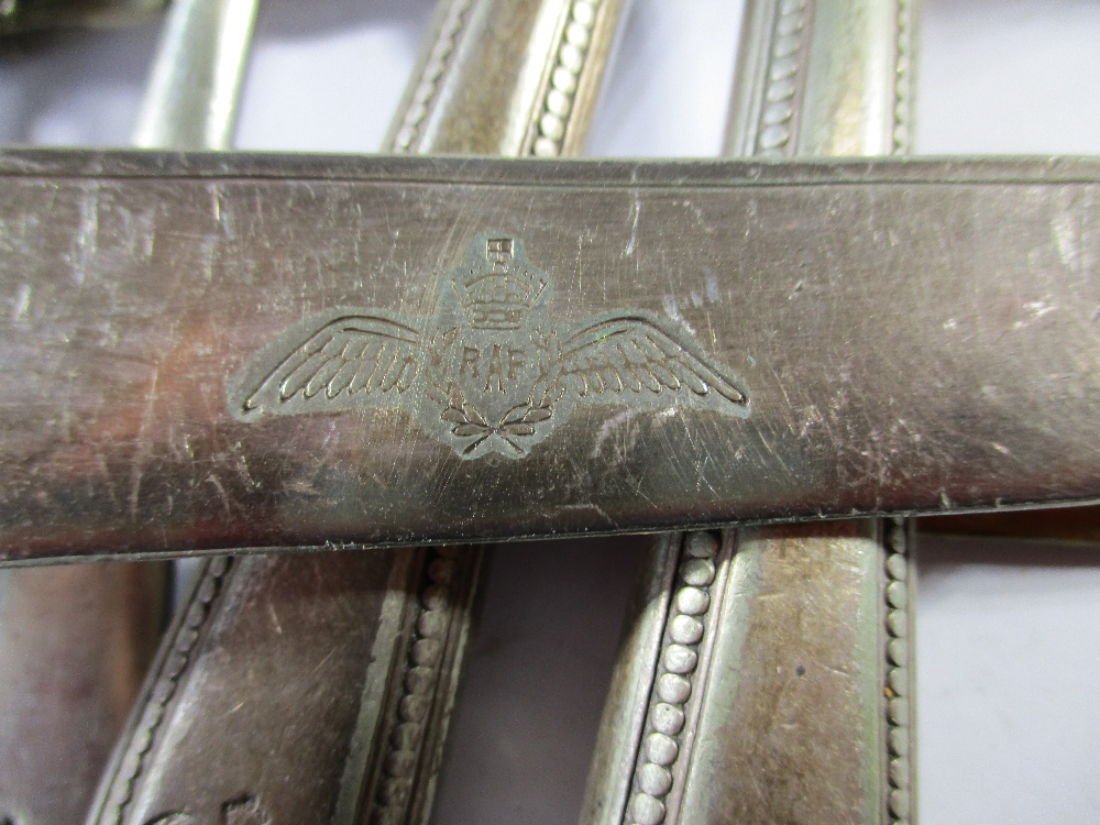 A quantity of collectables to include silver and vintage RAF items - Image 6 of 8