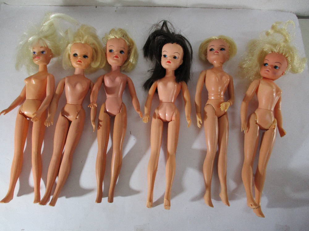 28 Vintage Sindy dolls - Image 3 of 9