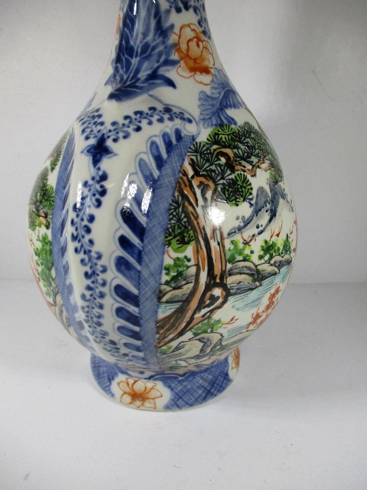 A Japanese hand-painted polychrome decorated sake jug - Image 4 of 10