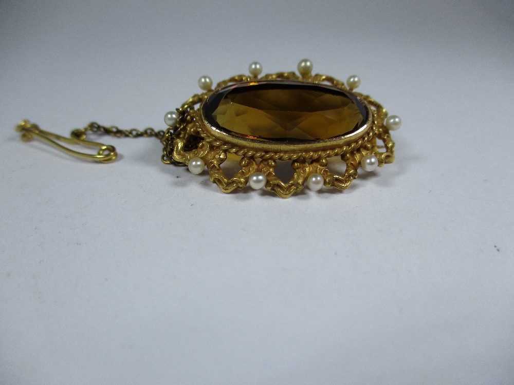 A 14ct gold brooch with large brown citrine and 10 seed peals - Image 2 of 6