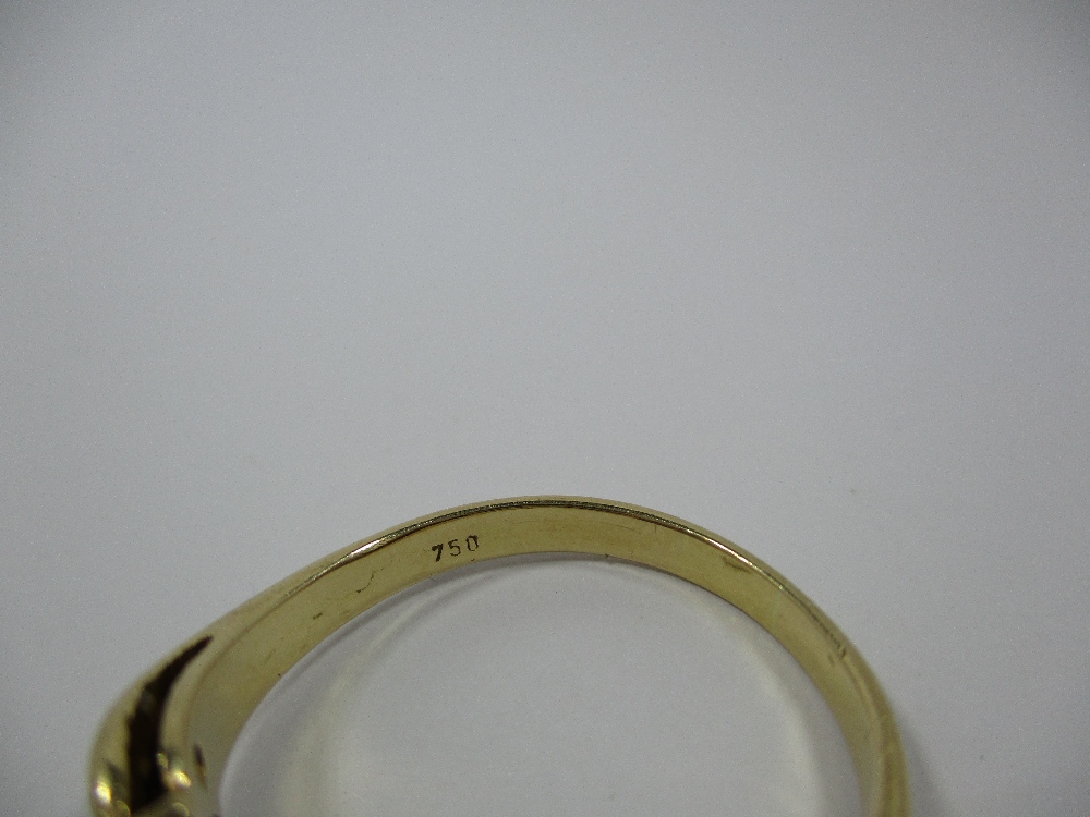 An 18ct yellow gold ring set with 4 diamonds and central blue sapphire, approx finger size 'S' - Image 4 of 7