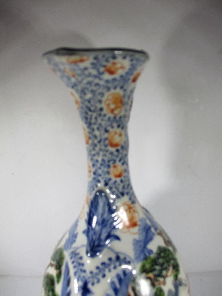 A Japanese hand-painted polychrome decorated sake jug - Image 5 of 10