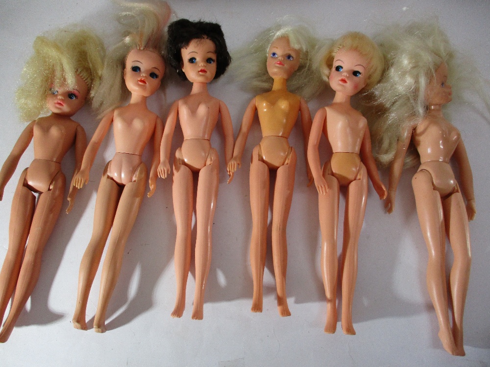 28 Vintage Sindy dolls - Image 4 of 9