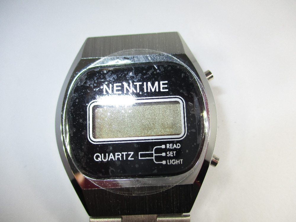 A vintage Nentime quartz watch in unused condition with instructions - Image 2 of 7