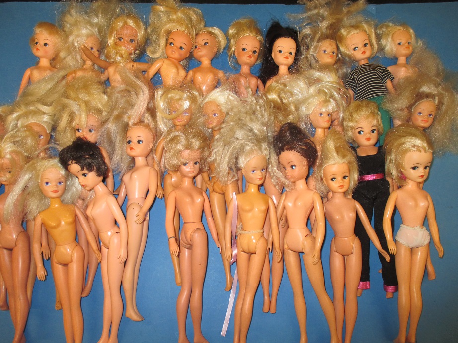 28 Vintage Sindy dolls