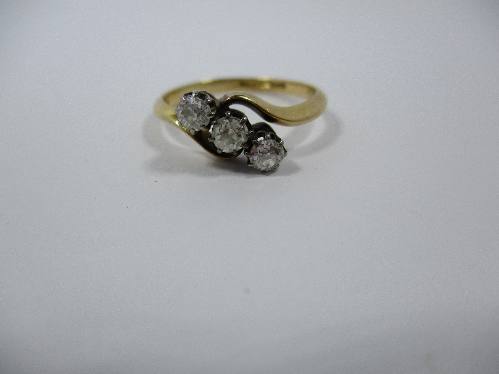 An antique gold ring set with 3 diamonds, approx finger size L - Image 2 of 6