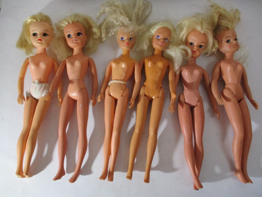 28 Vintage Sindy dolls - Image 5 of 9