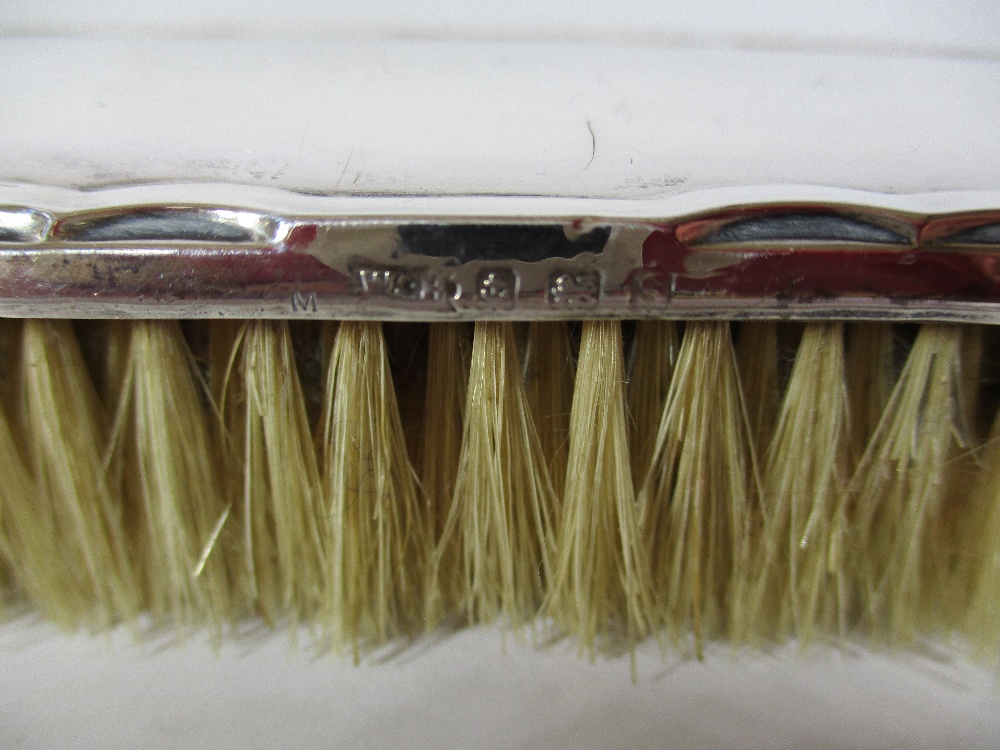 A quantity of silver backed dressing table items - Image 2 of 9