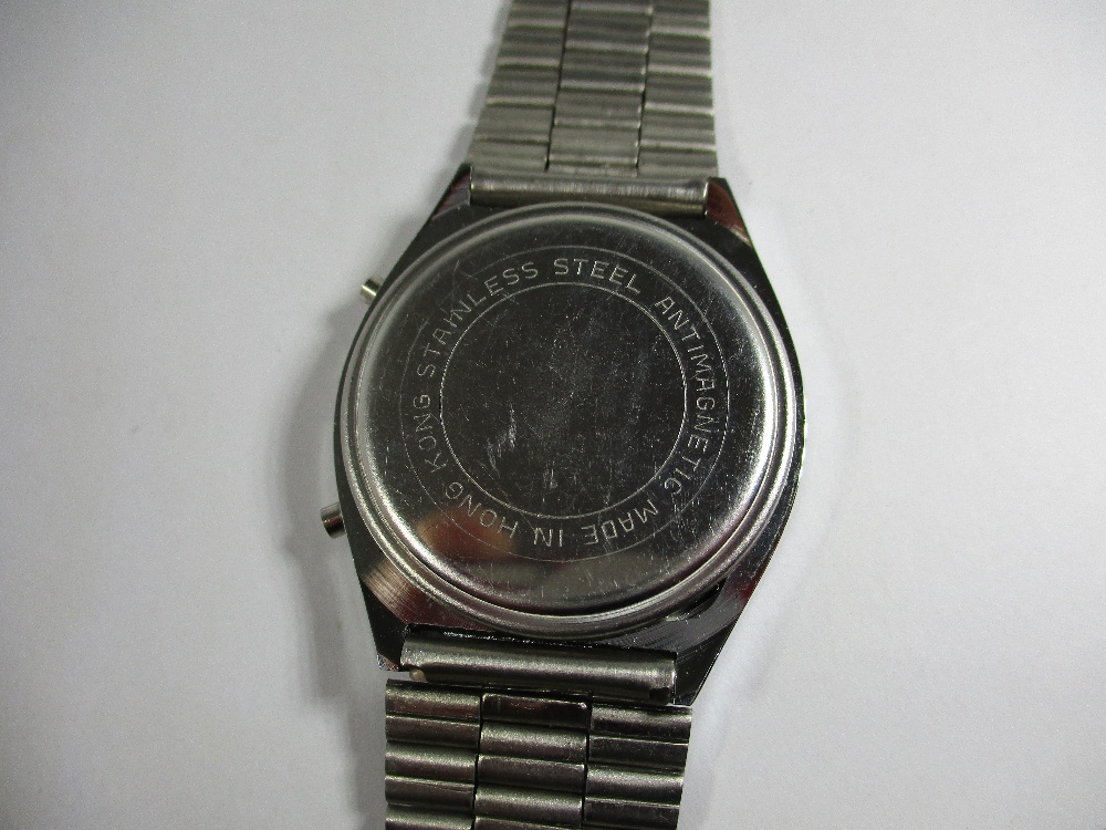 A vintage Nentime quartz watch in unused condition with instructions - Image 4 of 7