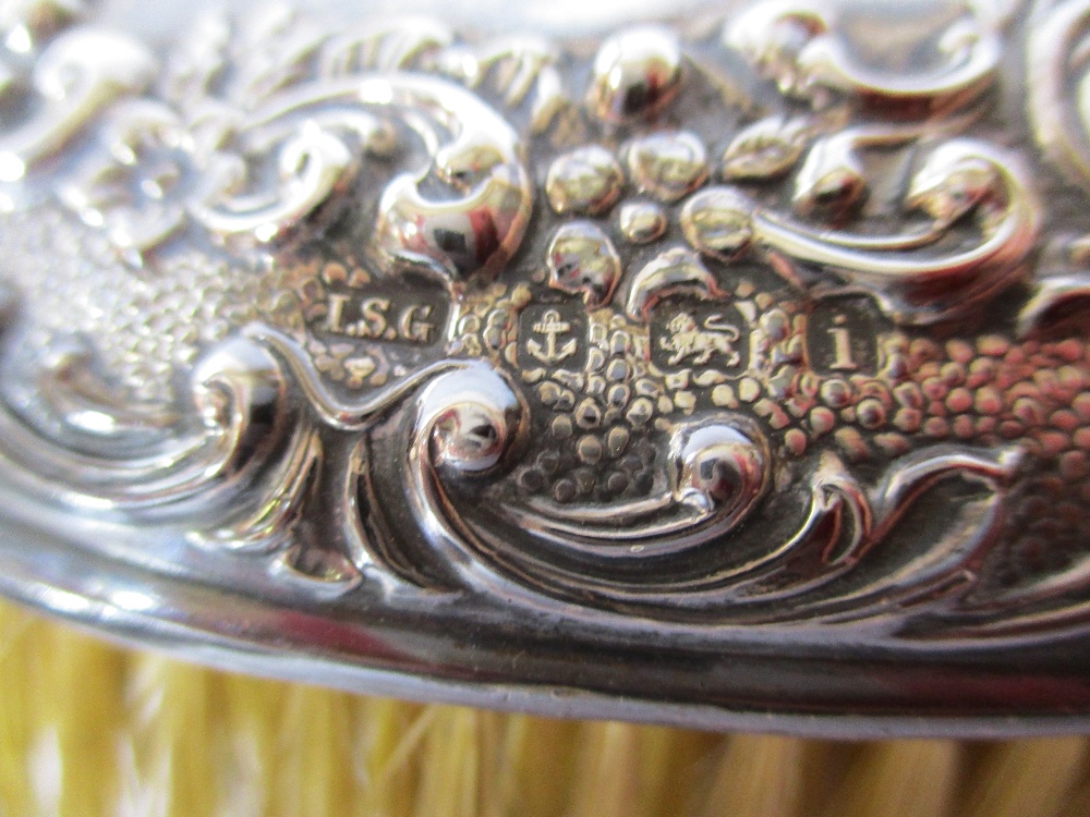 A quantity of silver backed dressing table items - Image 4 of 9