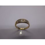 An 18ct gold 5 stone diamond ring, approx finger size M