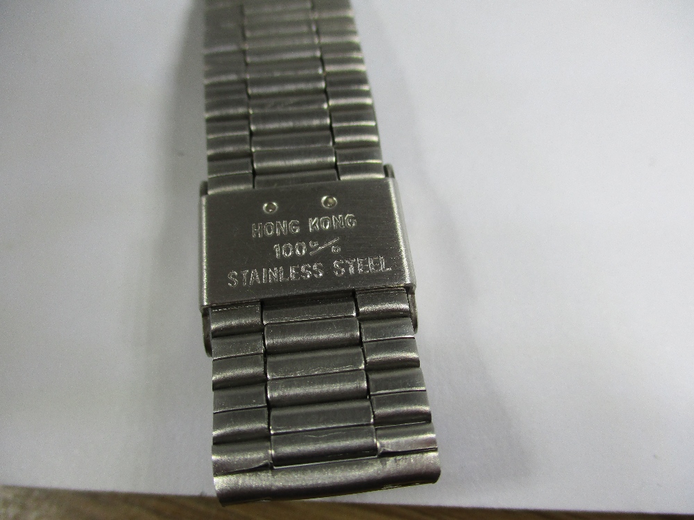 A vintage Nentime quartz watch in unused condition with instructions - Image 5 of 7