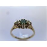 An 18ct yellow gold ring set with 2 diamonds and an emerald, approx finger size N 1/2