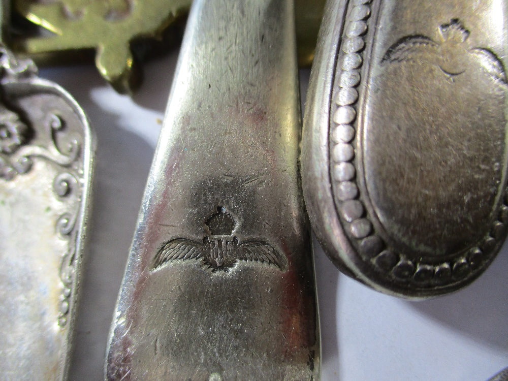 A quantity of collectables to include silver and vintage RAF items - Image 2 of 8