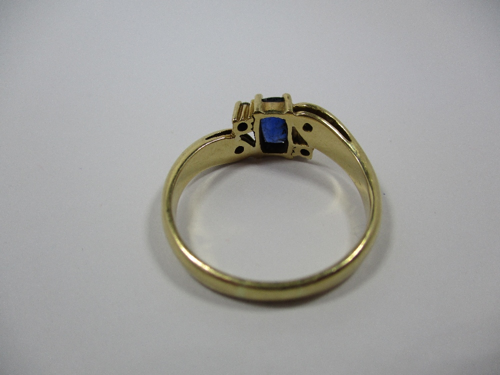 An 18ct yellow gold ring set with 4 diamonds and central blue sapphire, approx finger size 'S' - Image 3 of 7
