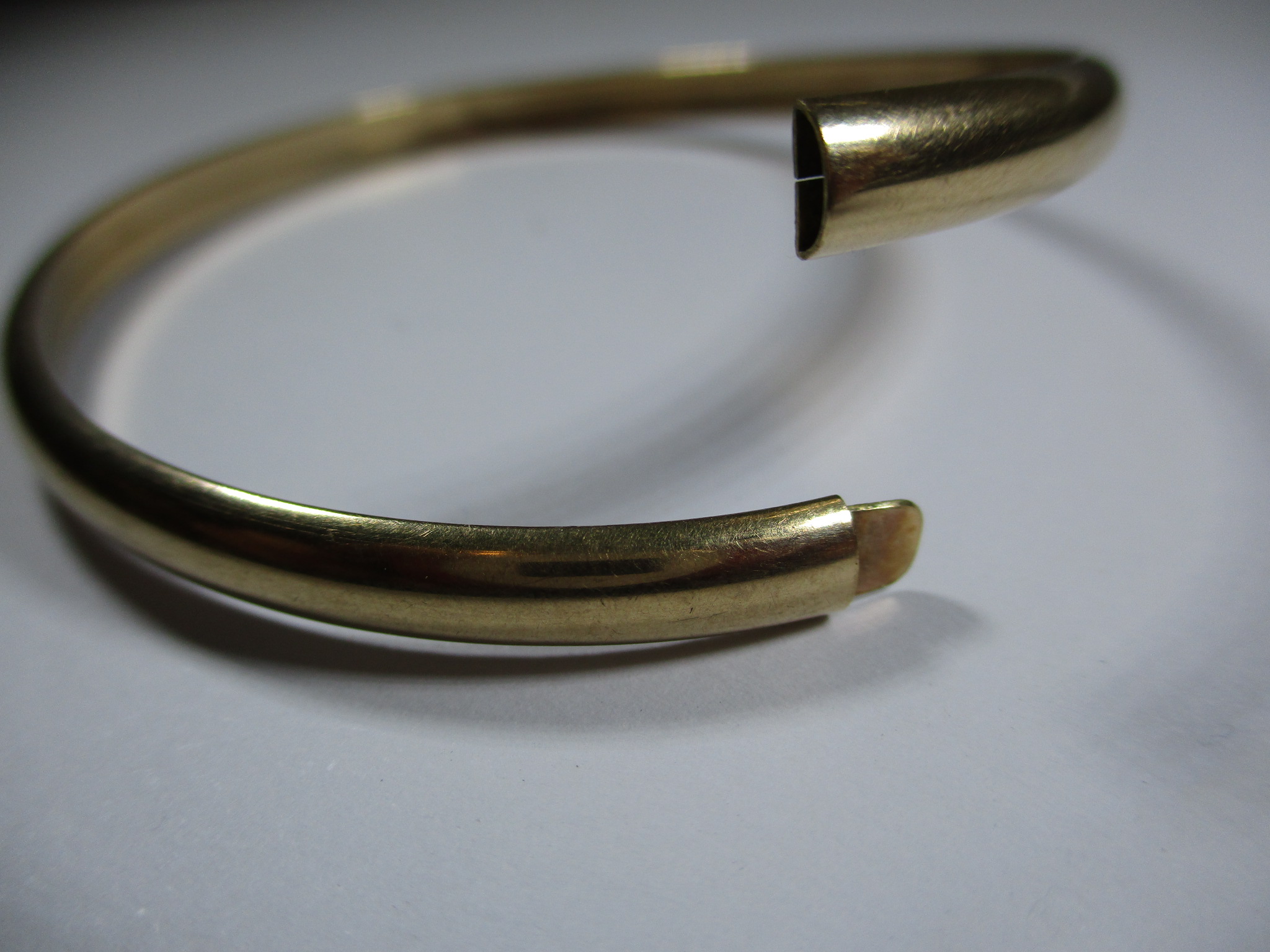 A gold torque type bangle and another yellow metal example - Image 8 of 9