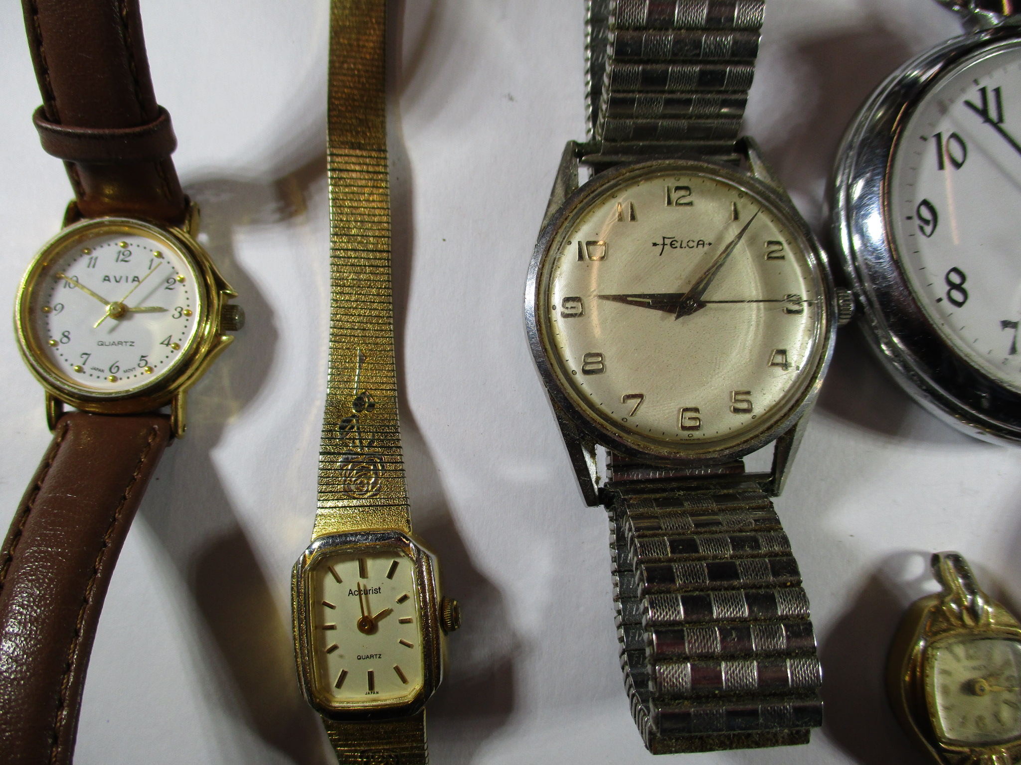 An assortment of vintage wrist and pocket watches - Image 5 of 7