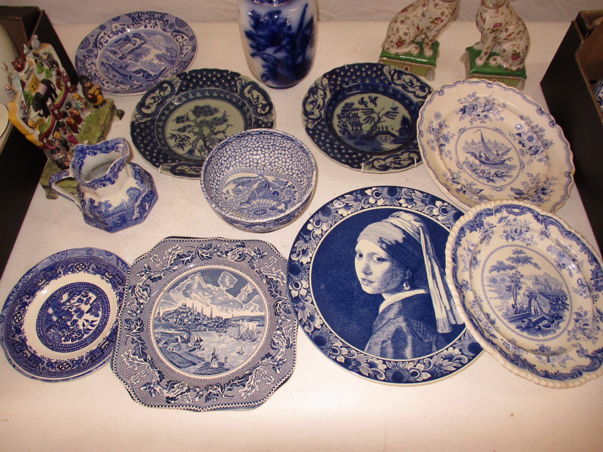 A large quantity of Victorian and later ceramics and general clearance items - Image 3 of 10