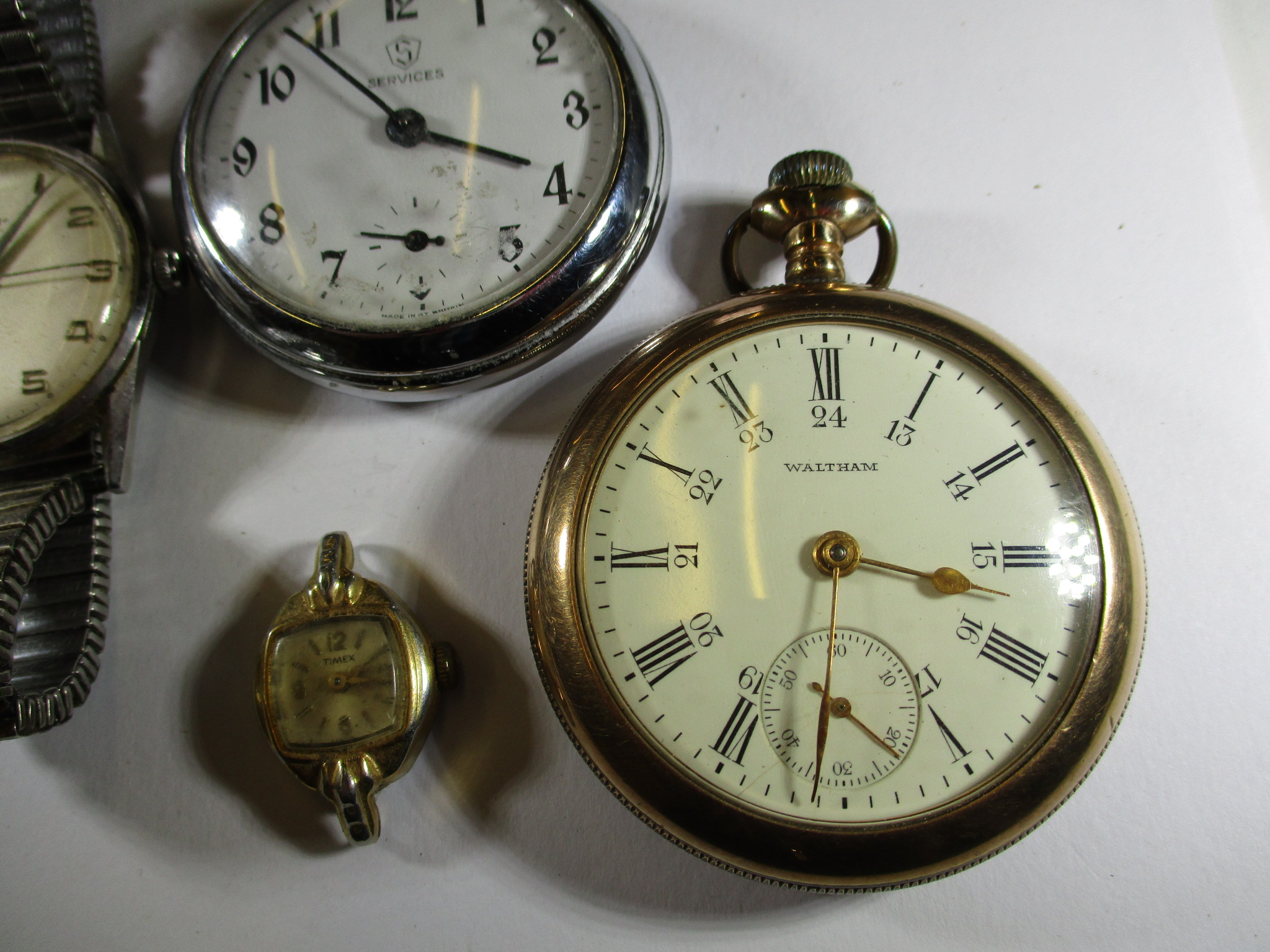 An assortment of vintage wrist and pocket watches - Image 3 of 7