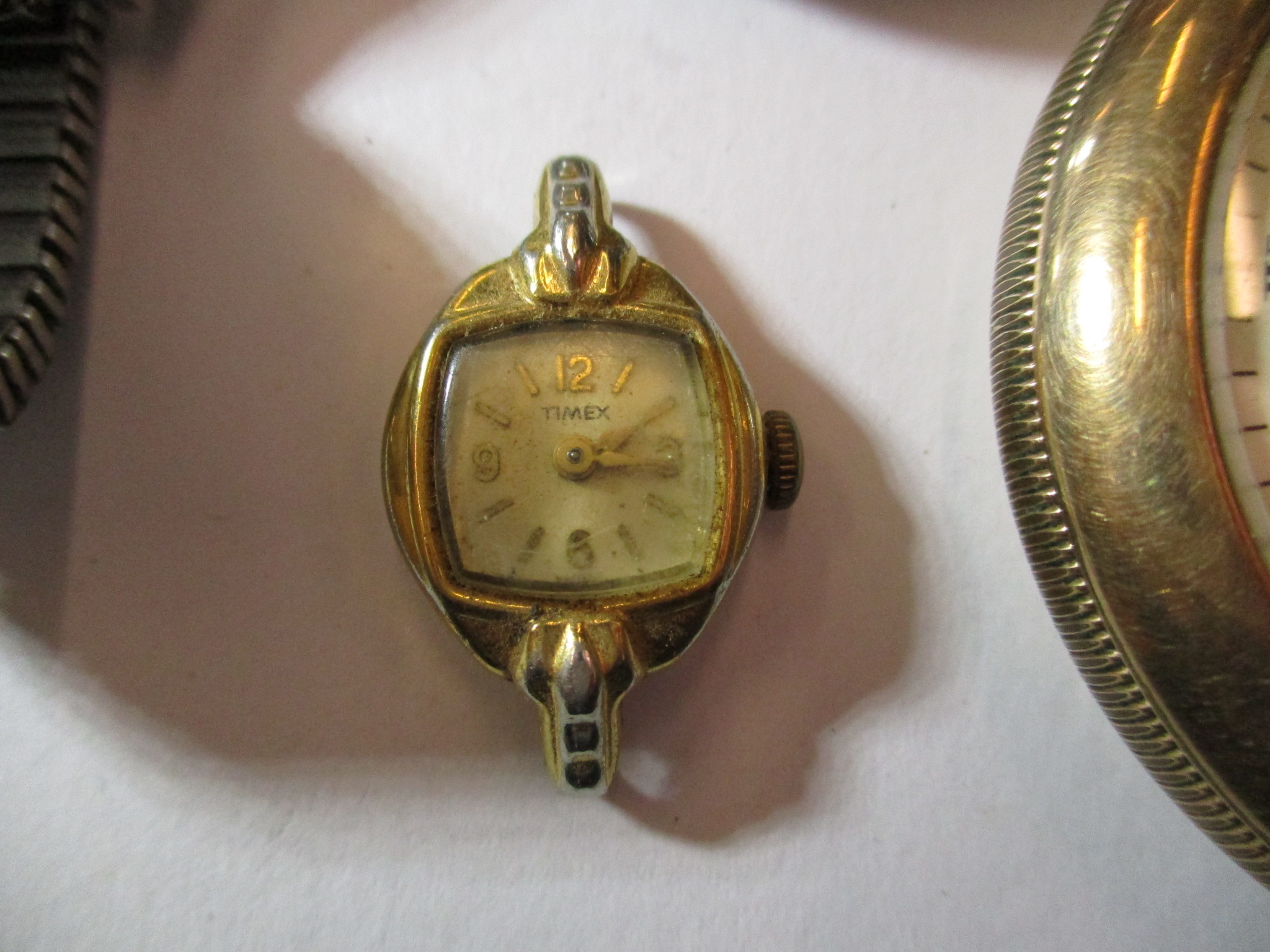 An assortment of vintage wrist and pocket watches - Image 6 of 7