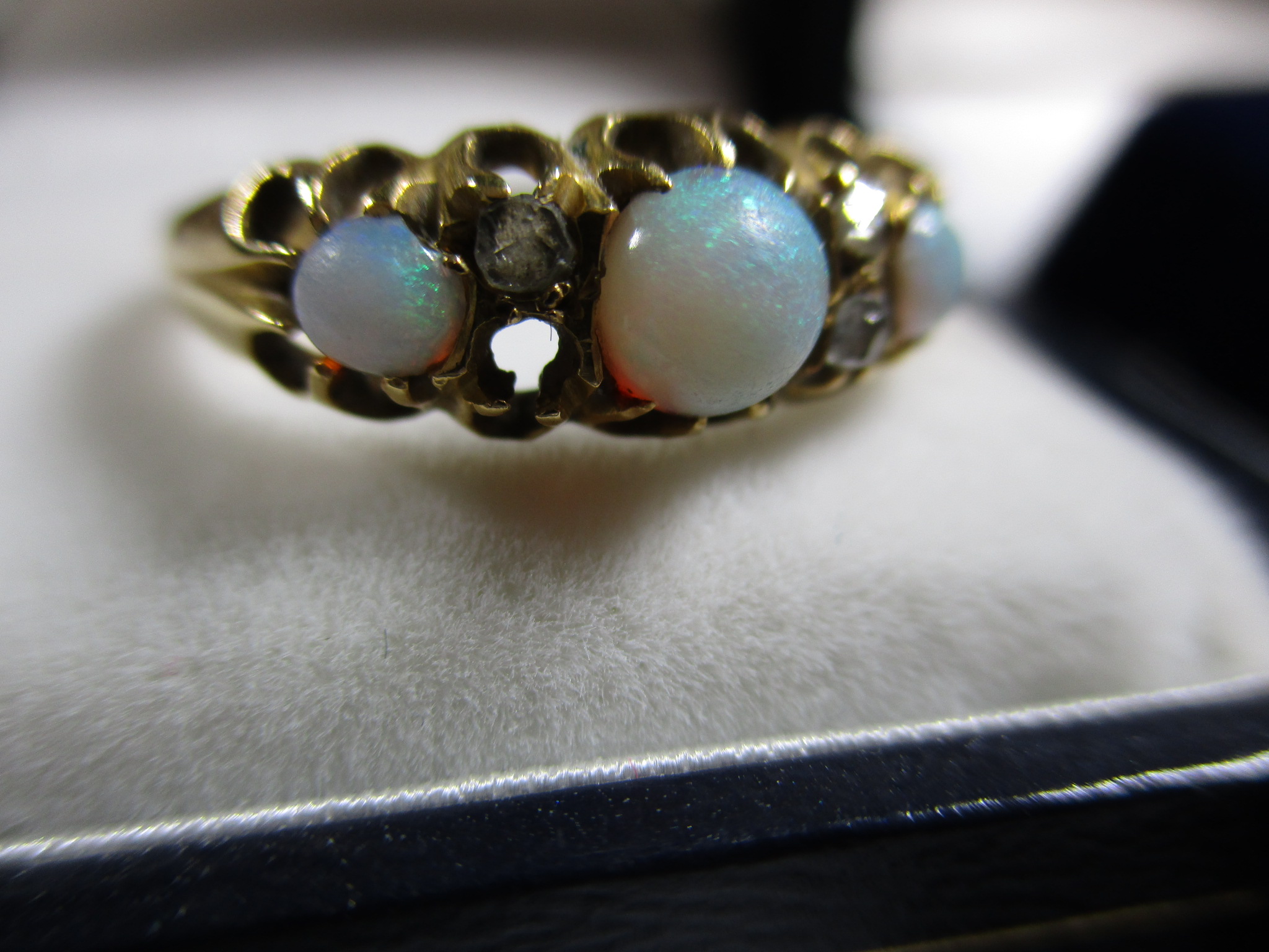 An antique 18ct gold ring set with opals and diamonds and 2 pairs of 9ct gold and opal earrings - Image 6 of 12