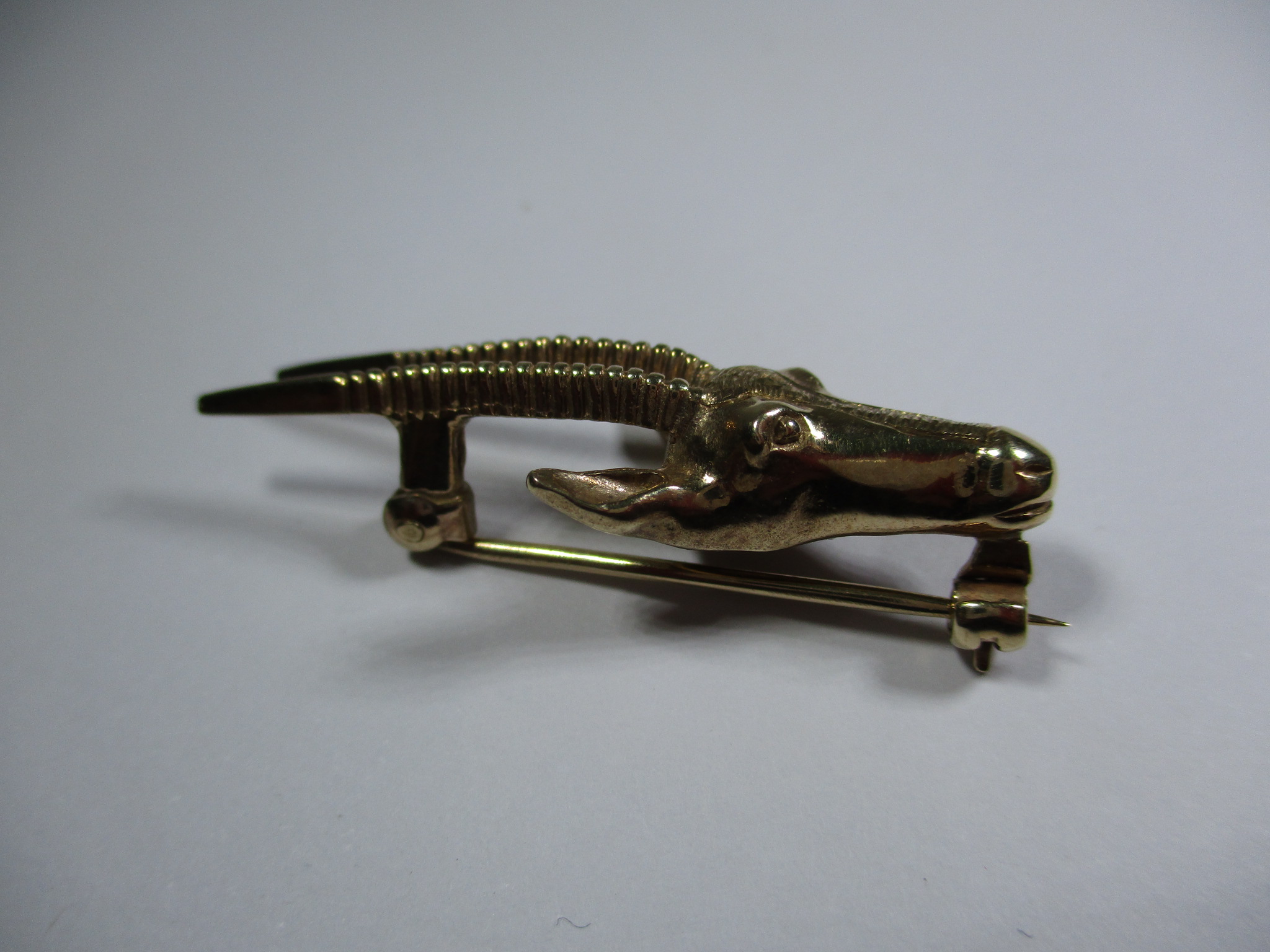 A 9ct yellow gold brooch in the form of an Antelope, approx weight 5.5g - Image 3 of 7