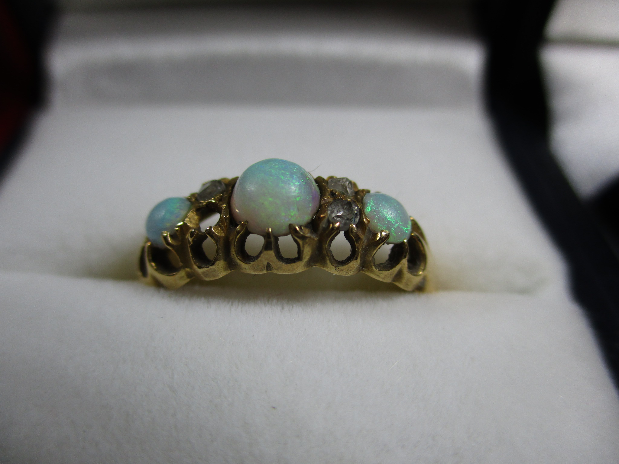 An antique 18ct gold ring set with opals and diamonds and 2 pairs of 9ct gold and opal earrings - Image 3 of 12