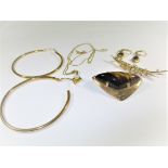 A quantity of vintage gold and yellow metal jewellery items, approx. total weight 19.2g
