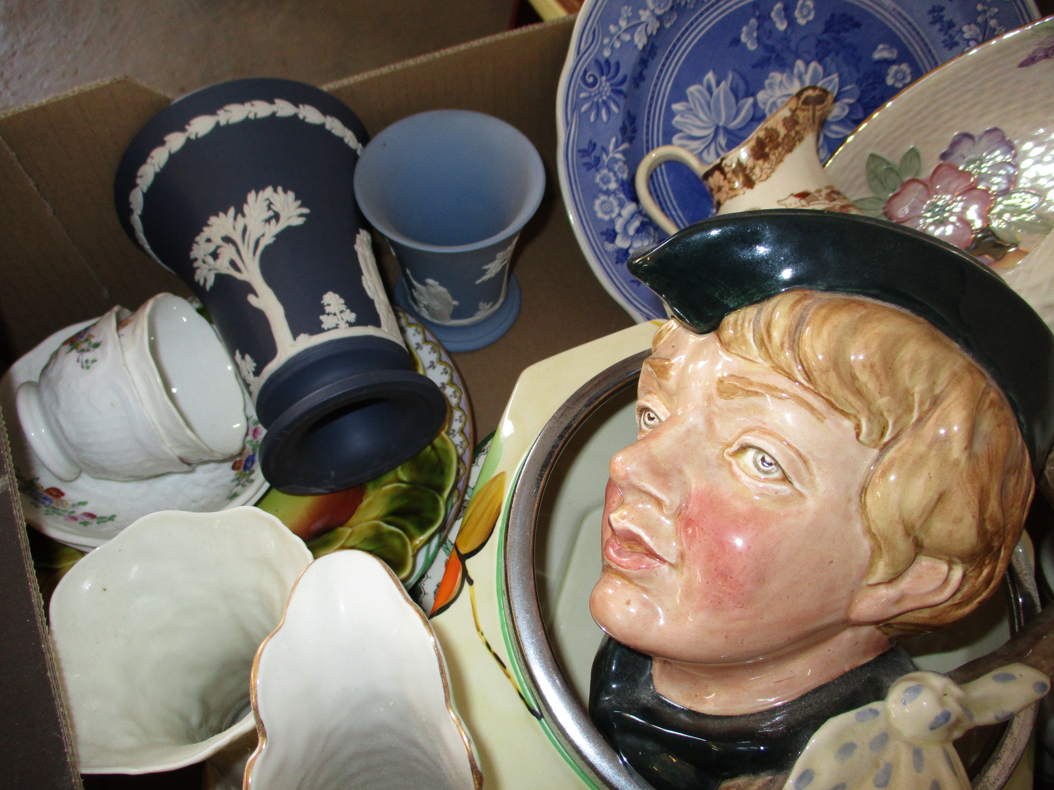 A large quantity of Victorian and later ceramics and general clearance items - Image 8 of 10