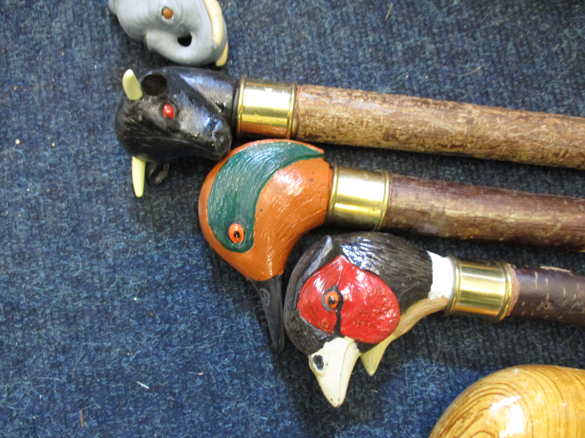 A quantity of modern hand-carved walking sticks - Image 5 of 6