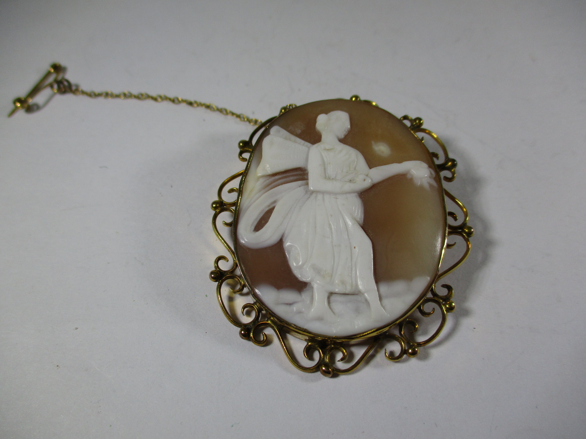 A 9ct gold mounted cameo brooch - Image 2 of 6