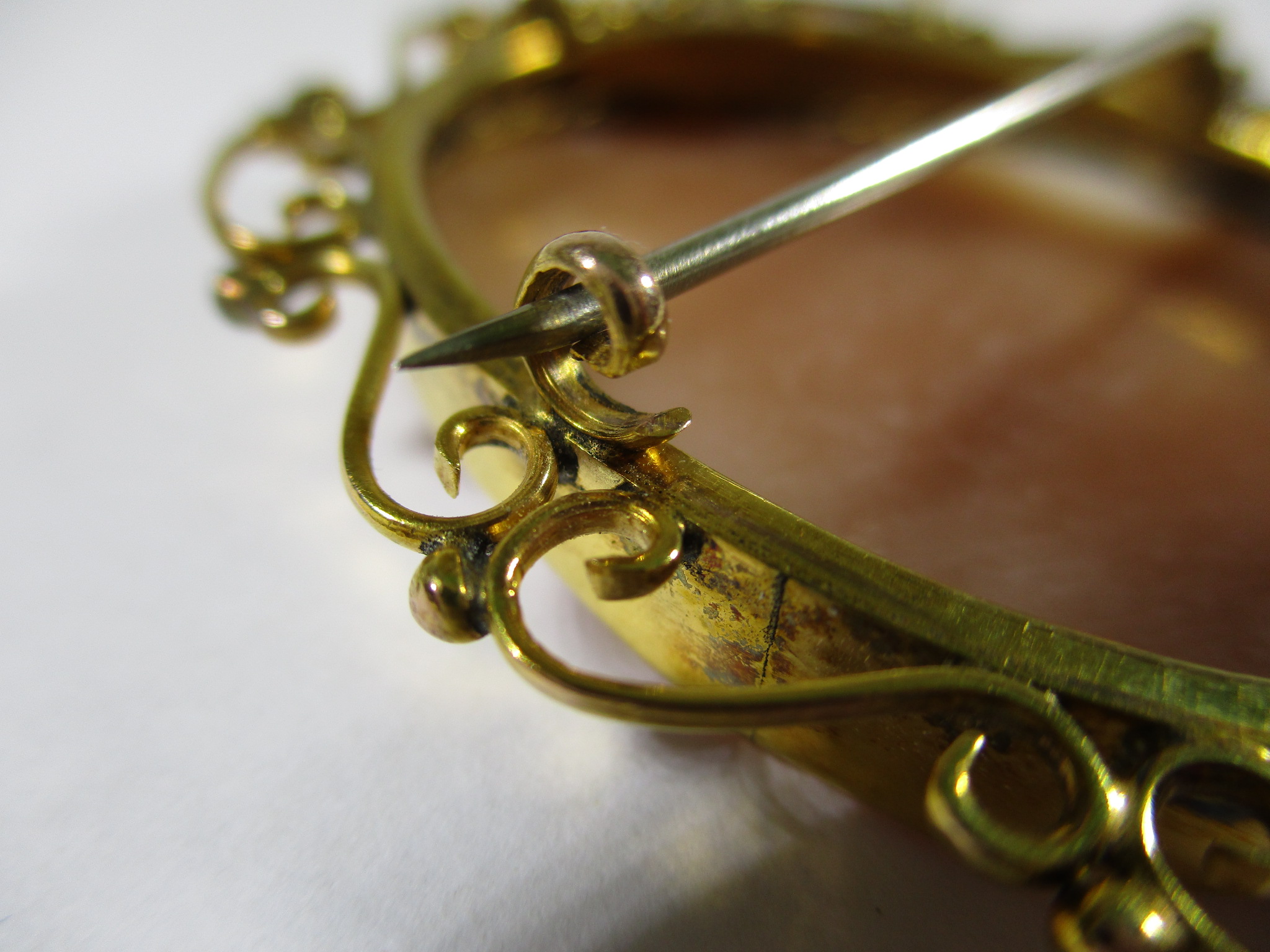 A 9ct gold mounted cameo brooch - Image 6 of 6