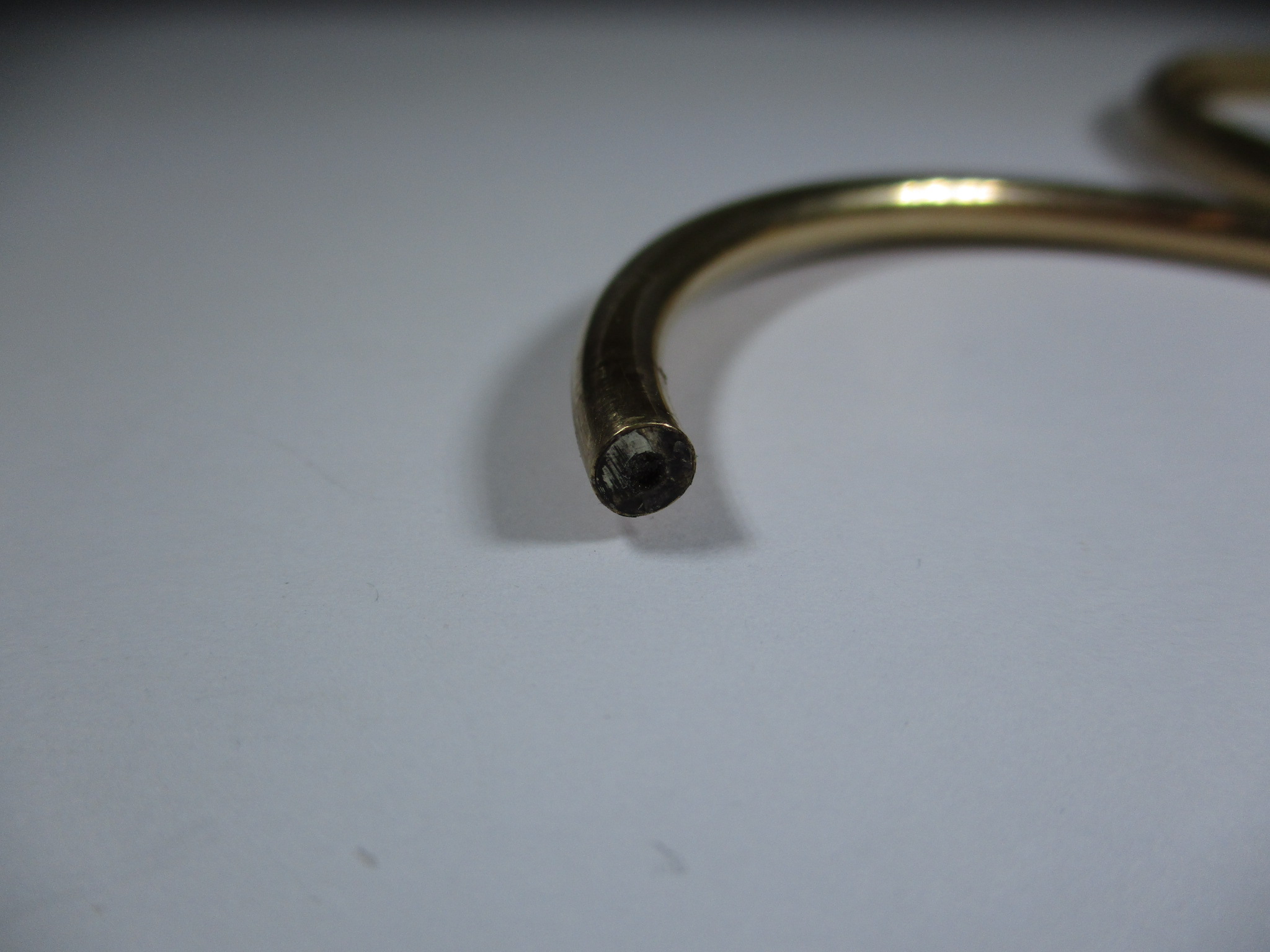 A gold torque type bangle and another yellow metal example - Image 4 of 9