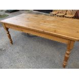 A good late 20th century pine country house kitchen table and 5+2 chairs