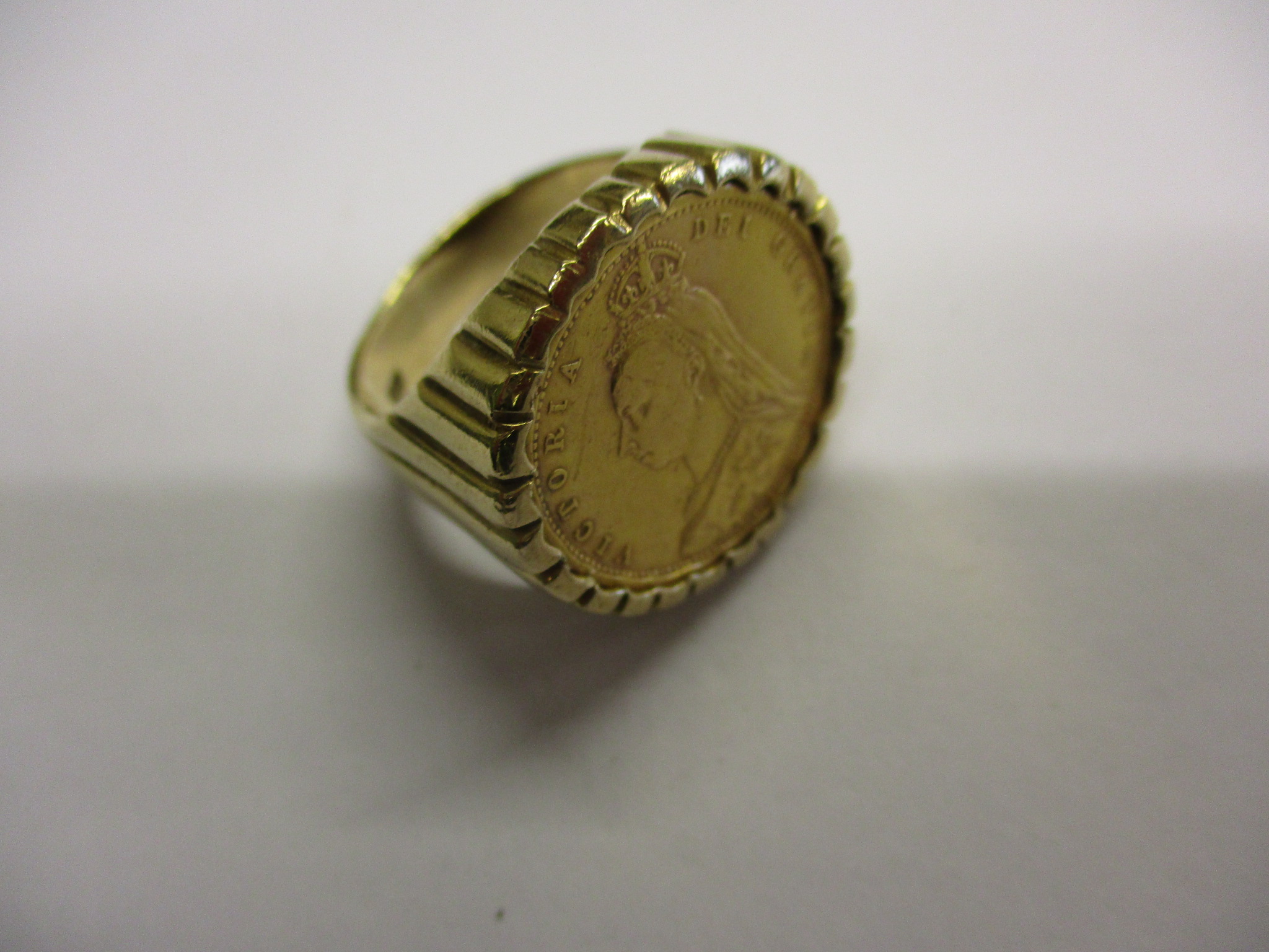 An 1892 gold half sovereign having Jubilee head and shield back set in a 9ct gold ring, approx total - Image 9 of 10