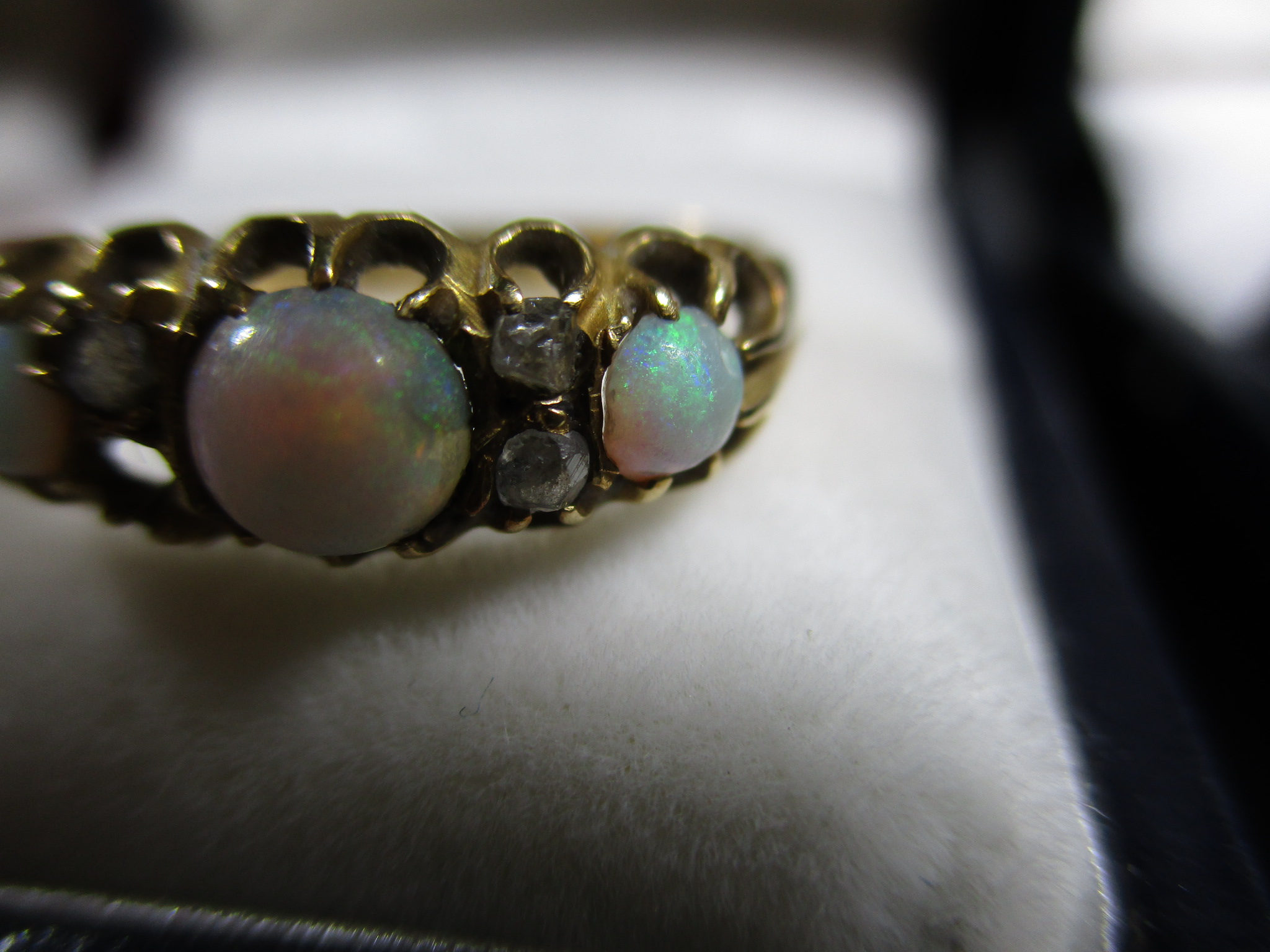 An antique 18ct gold ring set with opals and diamonds and 2 pairs of 9ct gold and opal earrings - Image 7 of 12