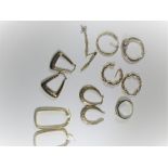 A quantity of 9ct gold items to include earrings, approx. weight 13.6g