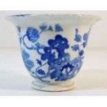 A 19thC. Worcester style tea bowl with Chinoserie style decor 3in diameter